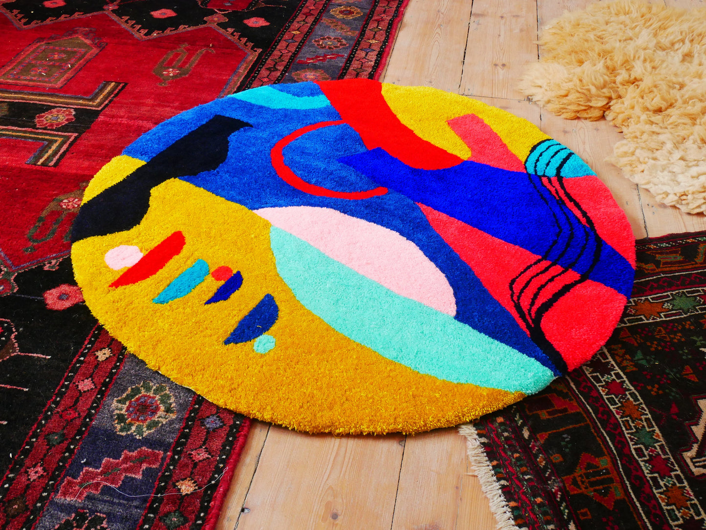 Composition in a Circle - Tufting Rug